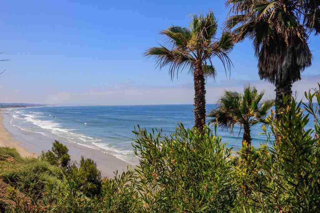 Does Encinitas have a pier?