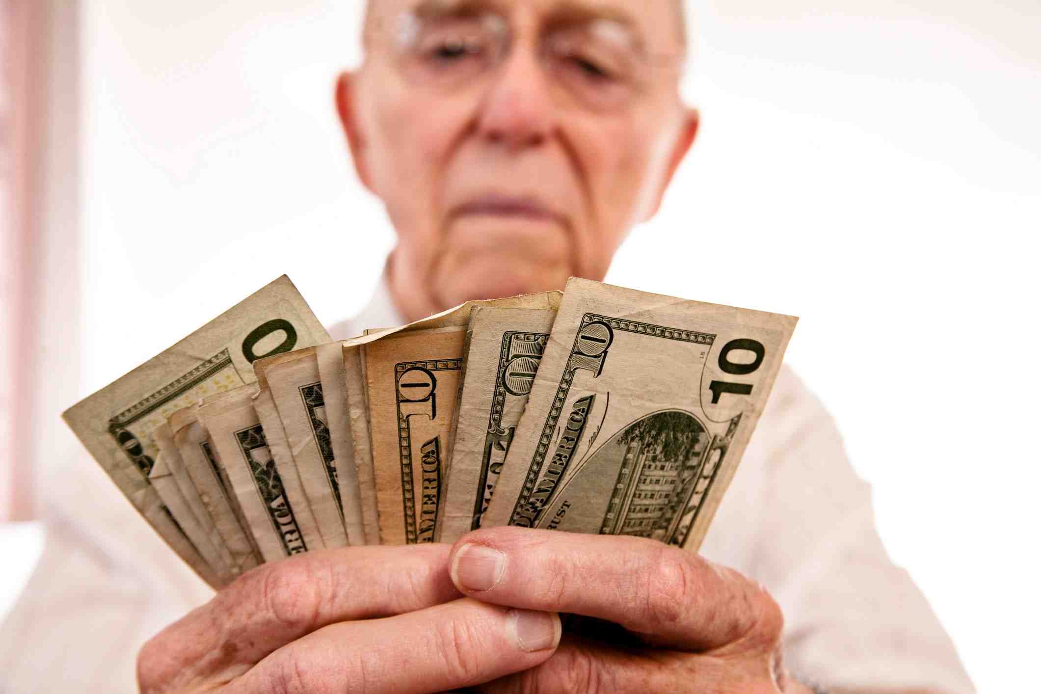 What is a realistic retirement income?