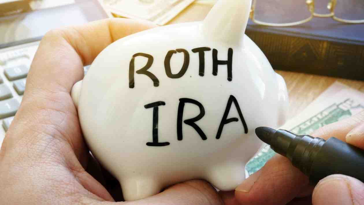Can you contribute to a Roth IRA and a 401k at the same time?