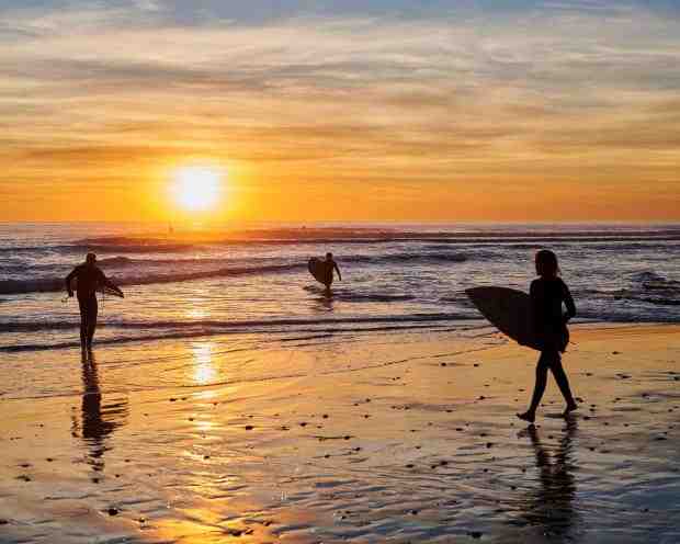 How do you get around Encinitas?