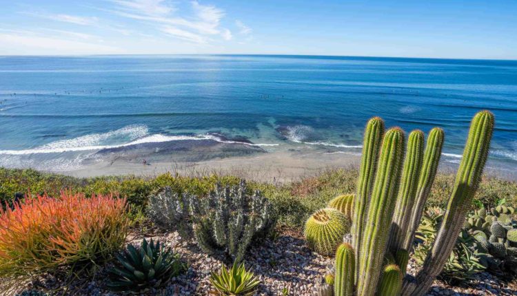 How far is Encinitas from the ocean?