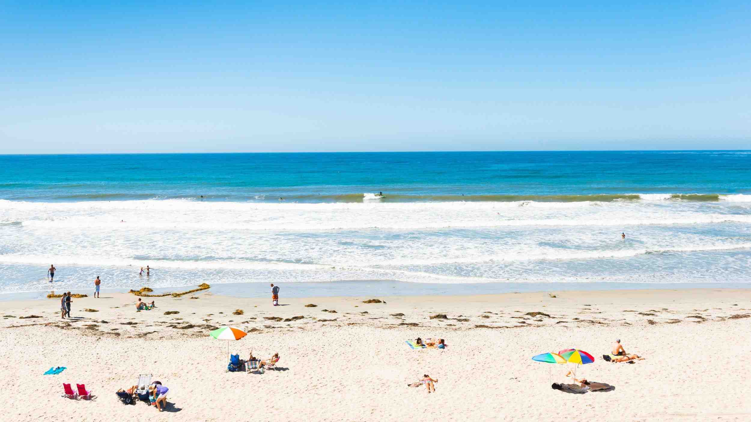Is Moonlight Beach good for beginner surfers?